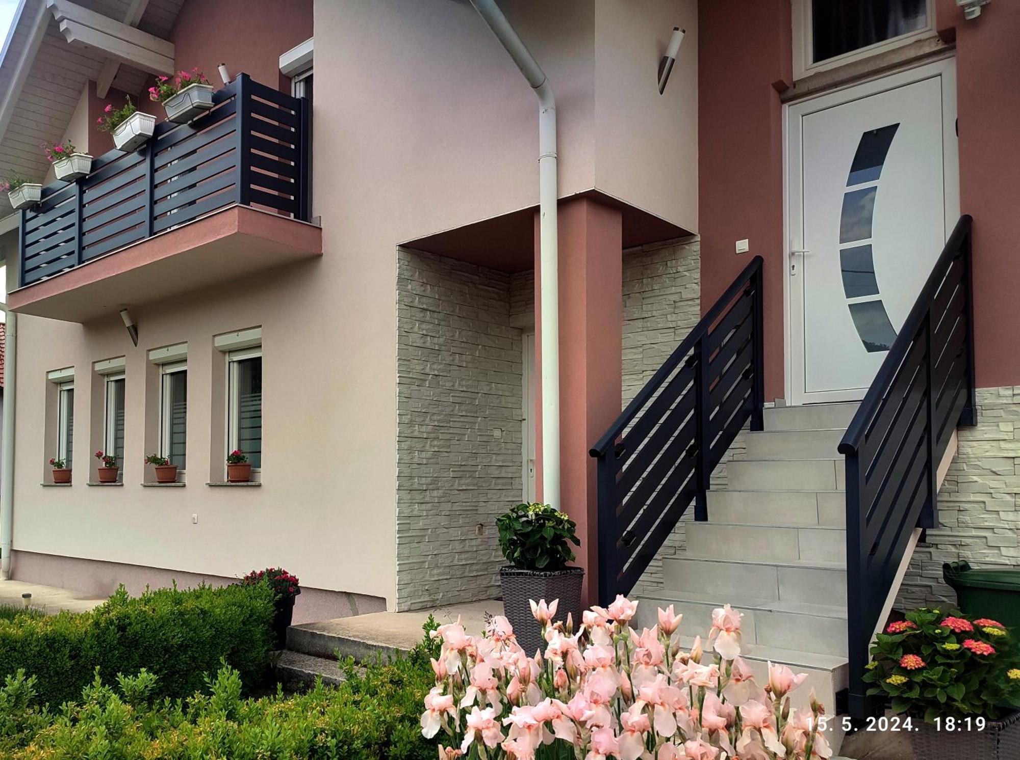 Apartman Swans Otočac Exterior foto